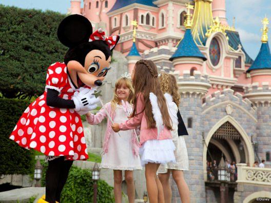 Pachet complet la Disneyland Paris cu avion, cazare si acces in parc